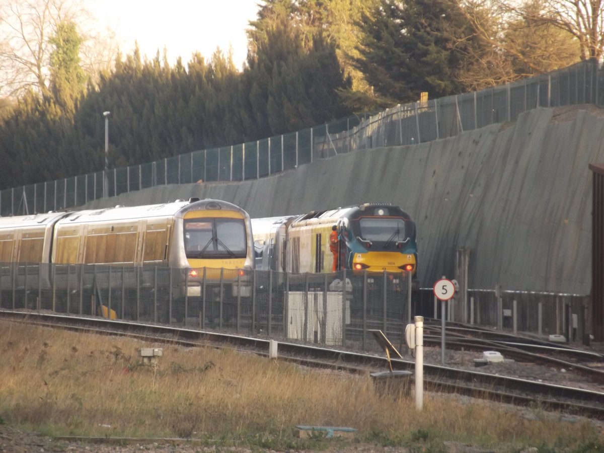 EasternRailfan's tweet photo. Thought I would come out and see the @chilternrailway MK3 farewell tour. 

Seen at Wembley Stadium (station) and London Marylebone https://t.co/cXSN1rMpk0