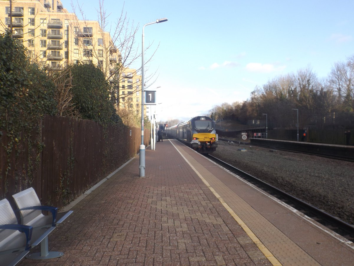EasternRailfan's tweet photo. Thought I would come out and see the @chilternrailway MK3 farewell tour. 

Seen at Wembley Stadium (station) and London Marylebone https://t.co/cXSN1rMpk0
