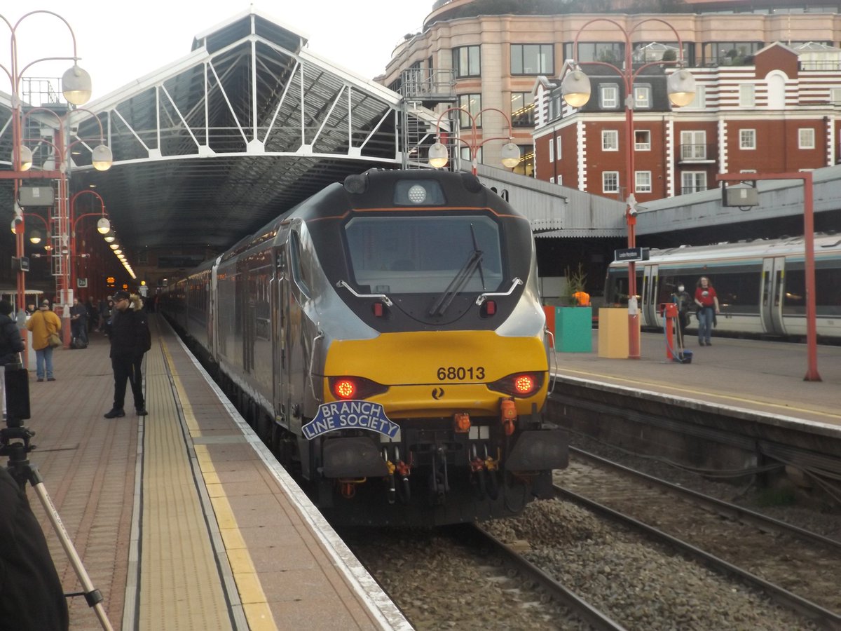 Thought I would come out and see the <a href="/chilternrailway/">Chiltern Railways</a> MK3 farewell tour. 

Seen at Wembley Stadium (station) and London Marylebone