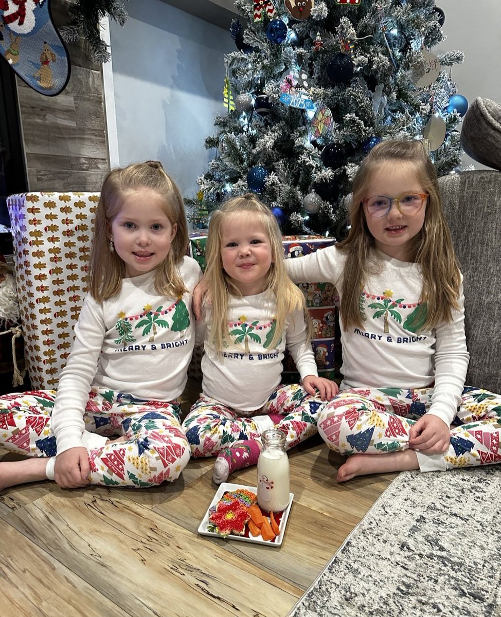 emig78's tweet photo. @JeffMittie It's a yearly tradition for the Emig girls to wish you and the @KStateWBB team a Merry Christmas and good luck on the season. Even though you didn't know at the time, they finally got to meet you in the tunnel vs KU. https://t.co/zV7kNck8XS