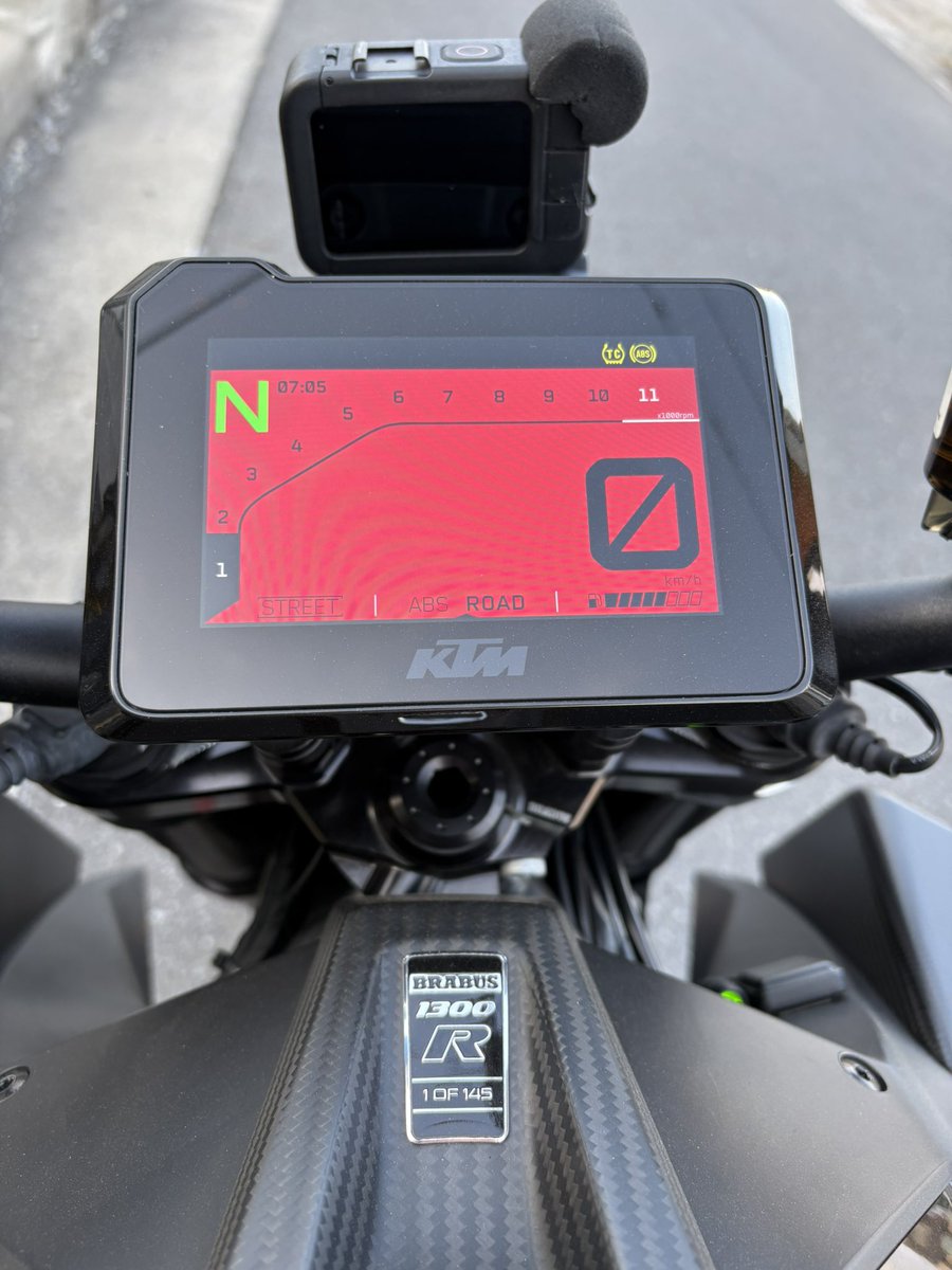 おはよーございます☀️ 月曜です 祝日です…のはずなのですが、明日