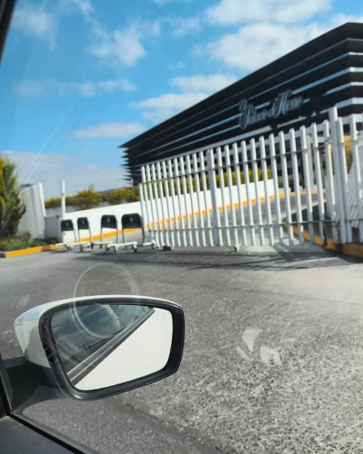 AlertaQro's tweet photo. 🏪⛔️ Este domingo se reporta cierre de la plaza comercial #Antea, se trataría de una decisión preventiva por la situación que se vive en el país. https://t.co/UiauZYCFuC