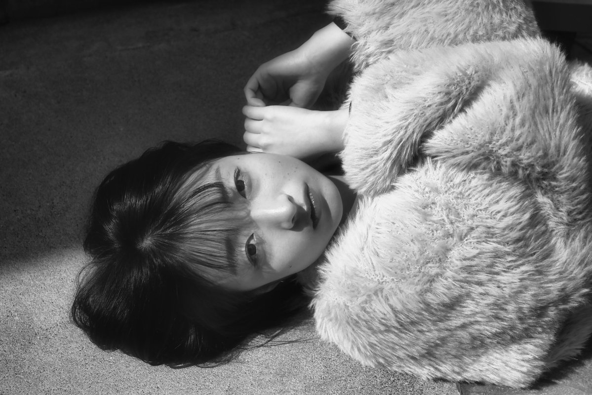 白昼のまどろみ』 かささん @kasame1123 #モノクロポートレート