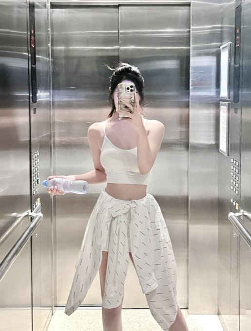 Lola55dlm's tweet photo. Selfie Queen 👑 https://t.co/0H4vgZMWgr