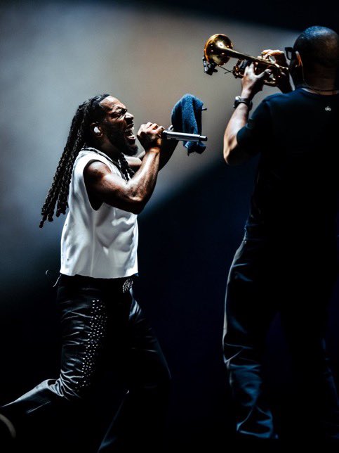 Another night to remind y'all that Burna boy is the Greatest African (Nigeria) artist from Africa 

BIGGEST ♥️🐐🦍🌏