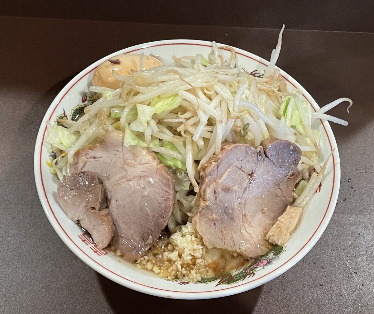 tsugaruhan's tweet photo. 学生に優しいラーメン店シリーズ。
学生の頃通ったお店って自分のソウルフードなりますよね。
オレにもあるなー。
メニュー選択、サービスも、お好みの量で！

#踊ろうサンダーバード #醤油1型並 #980円 #弘前市 #第19回津軽判ラーメンラリー #津軽判ラーメンラリー #ラーメンラリー #エフエム青森 https://t.co/JJ0oE0c4uq