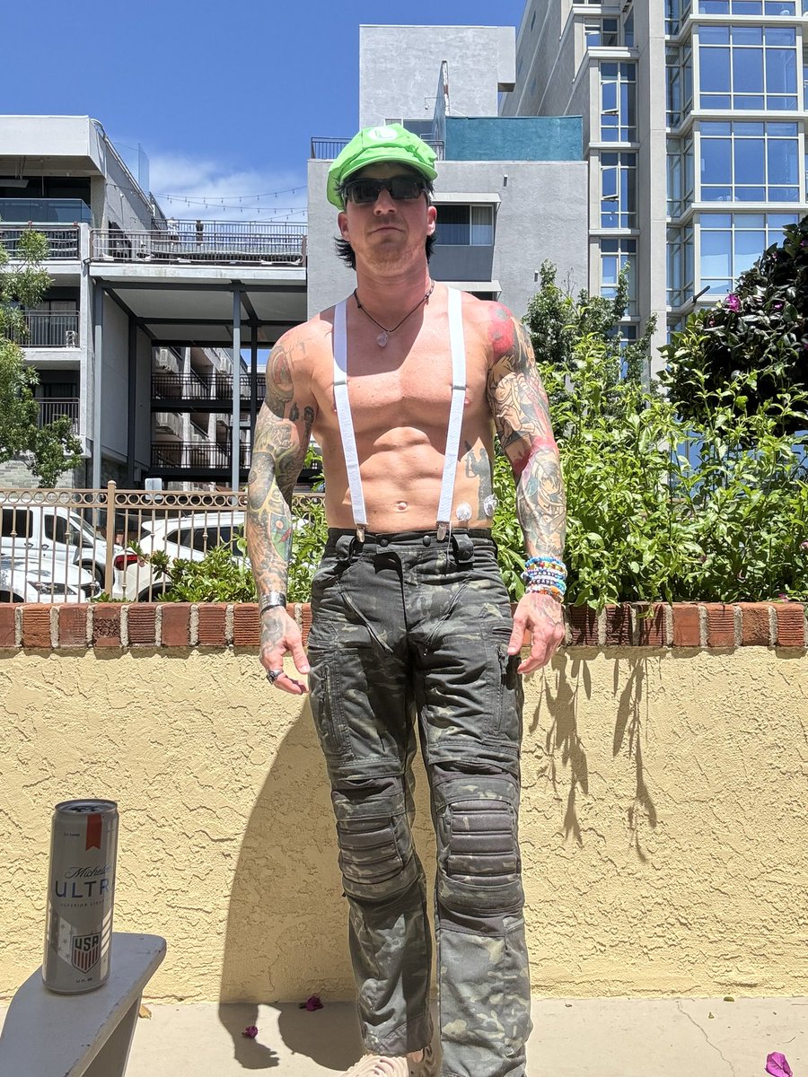 DoingWhatHeWont tweet media