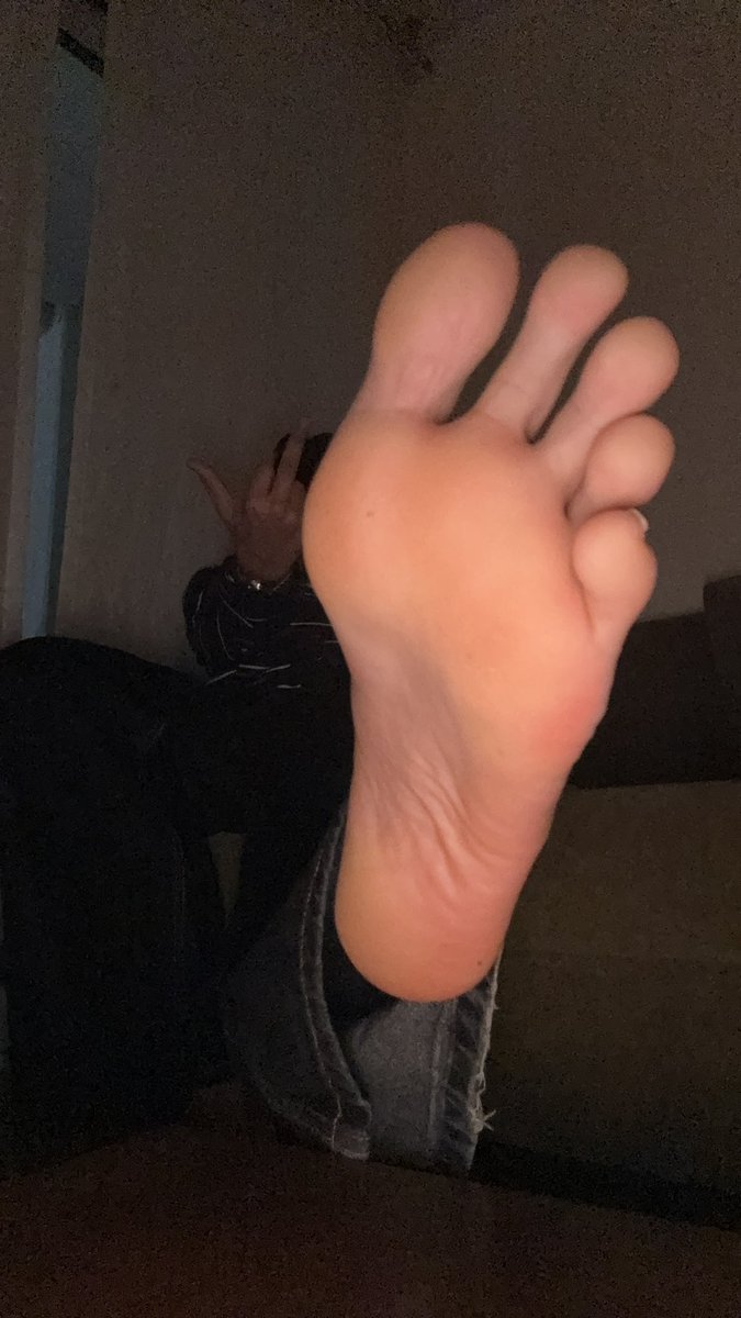 AlphaSJ4's tweet photo. Need a fäg to serve me rn DMs open 🤑🦶 https://t.co/ki5yoRSk3x