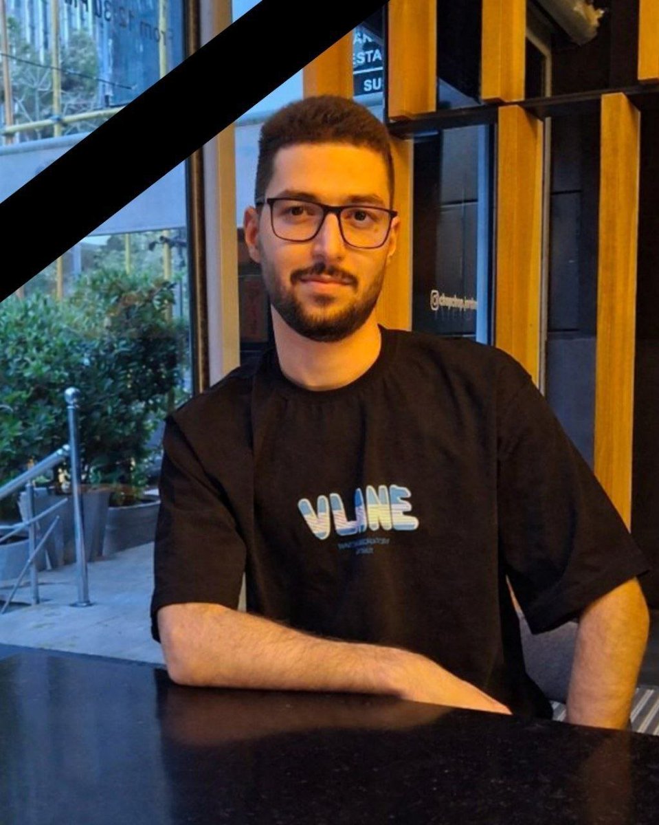 Crypto_PulsePro's tweet image. امروز یه دانشجو به نام محمدمهدی محمدی در دانشگاه علم و صنعت وسط کلاس یهو حالش بد شده و نهایتا فوت کرده.

" بچه ها گفتن توی درگیری، بسیجی ها زدن توسرش 3 ساعت بعد یهویی افتاده"

#محمدمهدی_محمدی