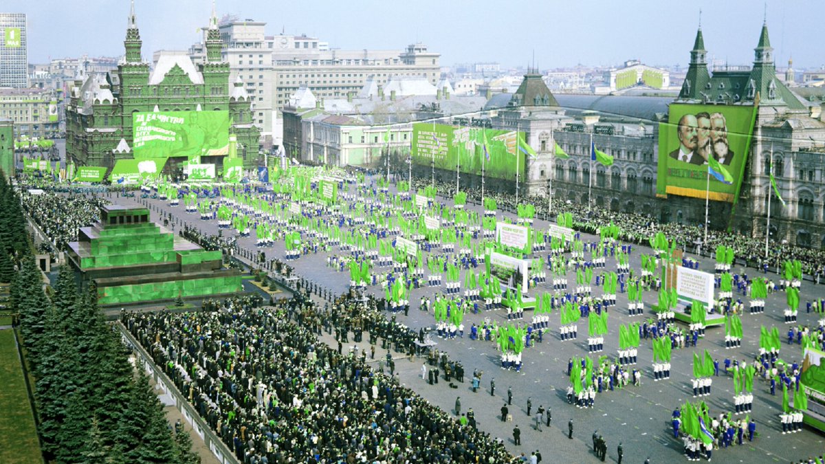 MarxistArtist's tweet image. Would the soviets still exist if they were green?