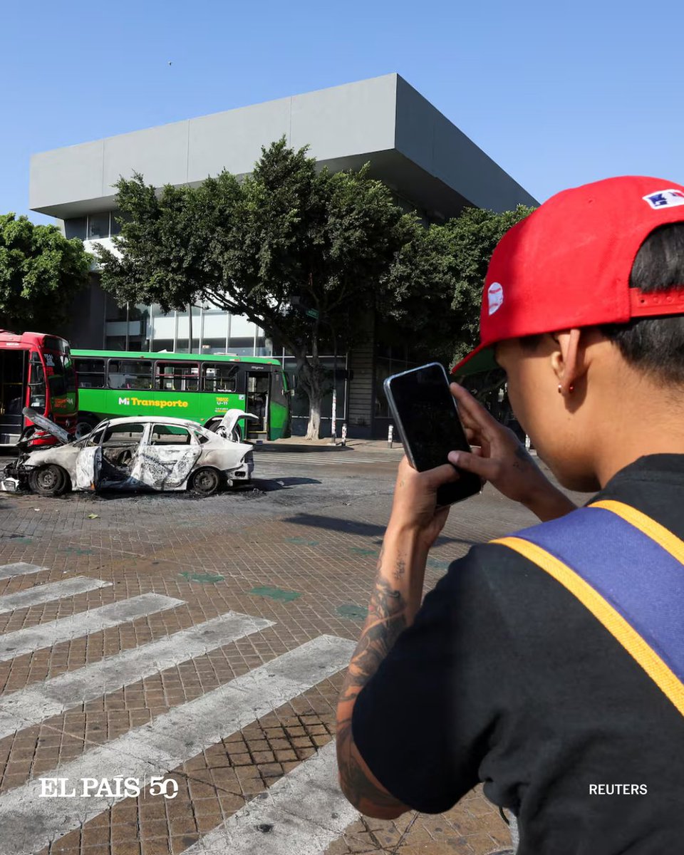 elpaismexico's tweet photo. 📸 FOTOS | Los bloqueos y operativos en Jalisco tras la caída del Mencho

📌 Las acciones para abatir al narcotraficante iniciaron en el Estado, derivando enfrentamientos con quema de vehículos y bloqueos de carreteras en otros estados https://t.co/ijUPcxu5IF https://t.co/Ek0Ak6EvhM