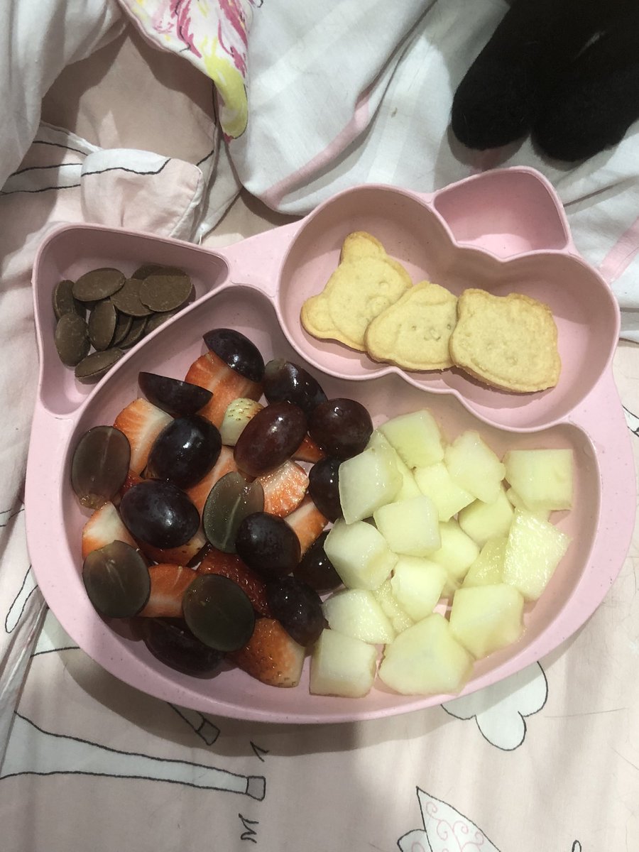 junobugzt's tweet photo. chat do we fw tonights ultimate snack platter of choice  🥹🥹 - 250 cals https://t.co/QAaRVxTIJx