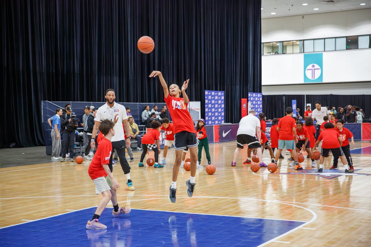 _CoachCollins_'s tweet photo. Great @NBAAllStar weekend with the @jrnba, @BBallImmersion &amp; coaches from all over the country to provide a fun learning environment for youth across Los Angeles! https://t.co/BJtSqGawUc