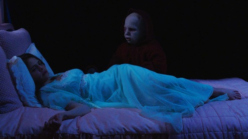 já indiquei outras vezes, mas nunca vou cansar de dizer que channel zero butcher's block é bizarra em níveis extremos e facilmente uma das melhores produções de horror que já assisti, nunca outra série vai conseguir entregar algo tão original e bom como essa temporada