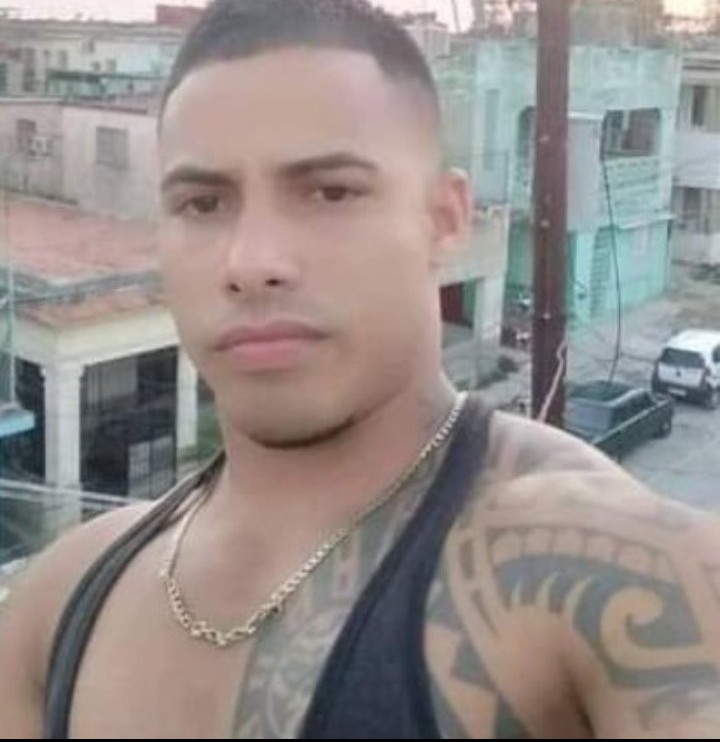 🇨🇺 Su nombre es Edel Cabrera González fué  condenado a 15 años de privación de libertad por defender a una mujer golpeada por un policía el 11J. Edel estuvo desaparecido por una semana después de su arresto. No lo podemos dejar solo. Exijo su liberación inmediata.