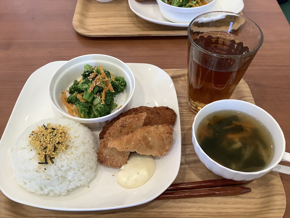 先週は、熊本県荒尾市に行って参りました‼️
着ぐるみのお話をとっても楽しみにして下さってて、こちらも気合いが入ります💪🔥
2歳のお友達から年長さんまで見てくれて、たーっぷり楽しんでもらっちゃいました❣️ありがとぅ♪
お昼には栄養たっぷりの給食を頂いて、大満足な我々でした💮
@飛行船