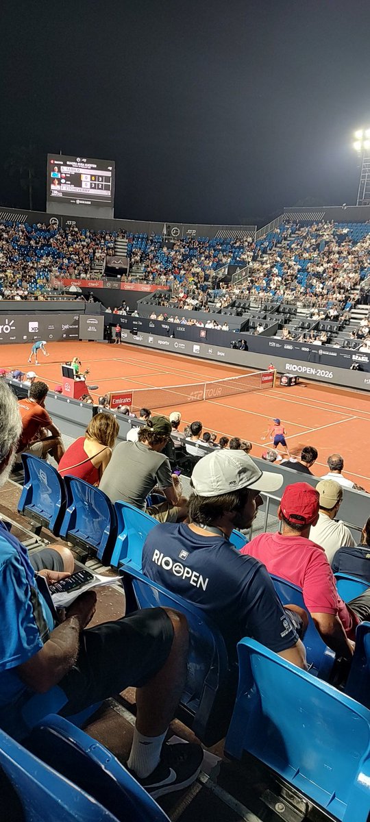 Está duro el partido para Tommy. Tabilo se quedó con el 1er set y tomó rápida ventaja en el segundo. Saca 63 3-2