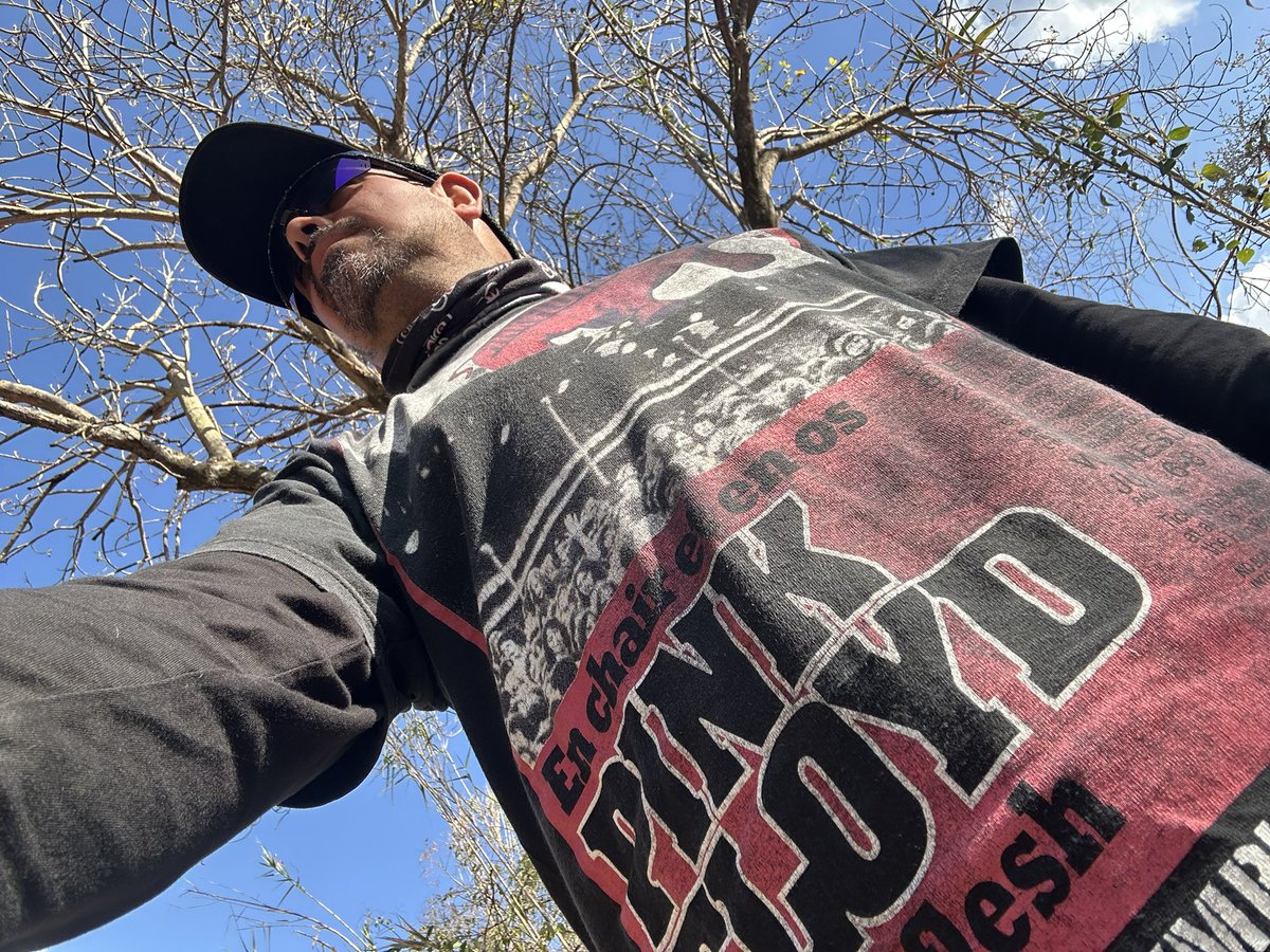 sacando a pasear al consentido y a las playeras viejas.