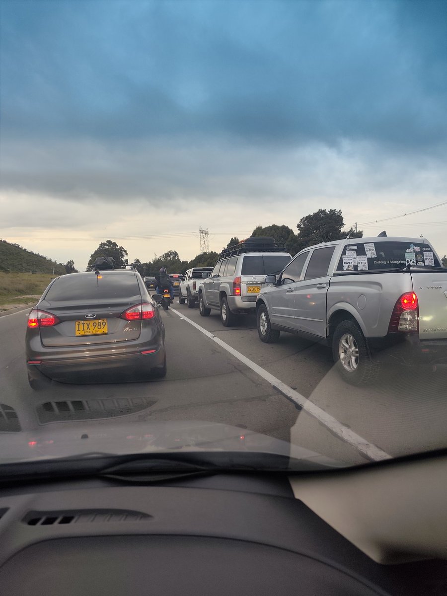 A esta hora Monumental trancón para ingresar a Bogotá por la autopista Sur y por la vía Mondoñedo. <a href="/BogotaTransito/">Bogotá Tránsito</a> <a href="/SectorMovilidad/">Movilidad Bogotá</a> <a href="/CaracolRadio/">Caracol Radio</a> <a href="/rcnradio/">RCN Radio</a> <a href="/TropiBogota/">Tropicana Colombia</a> <a href="/mixcolombiafm/">MIX COLOMBIA 92.9 FM</a> <a href="/Citytv/">Canal Citytv</a>