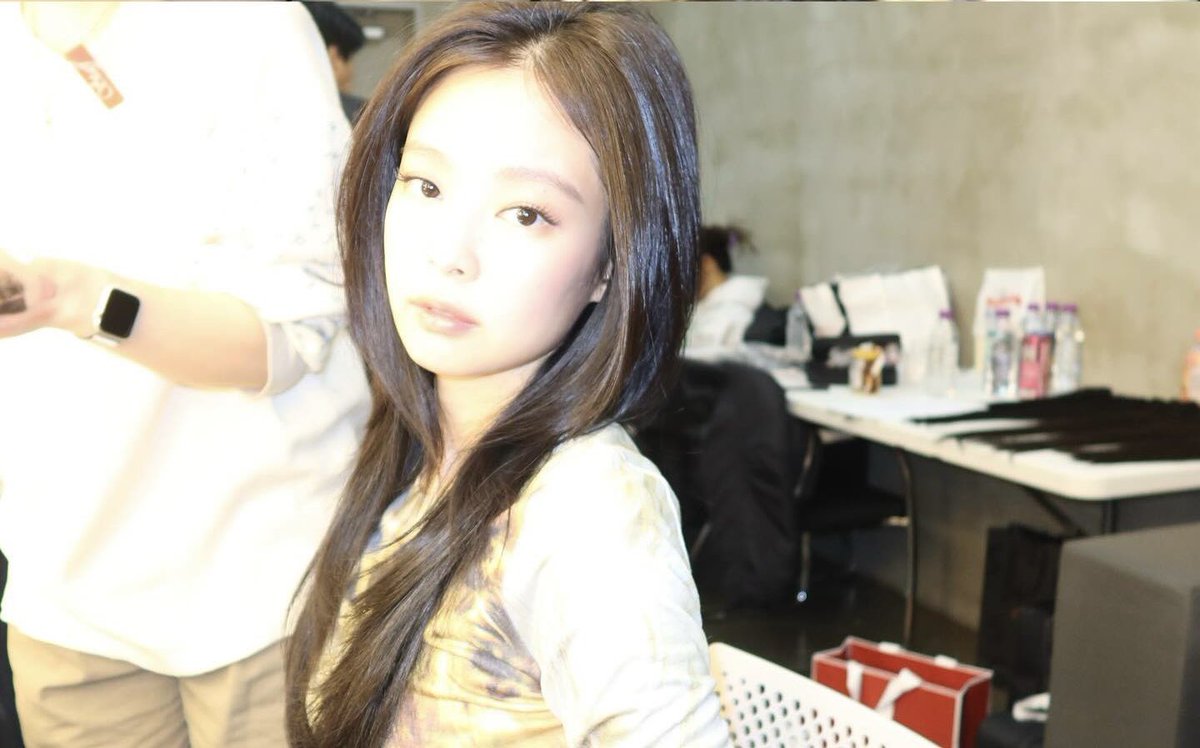 jnkzip's tweet photo. it’s hard not to fall in love with jennie https://t.co/b0eFWEdCTo