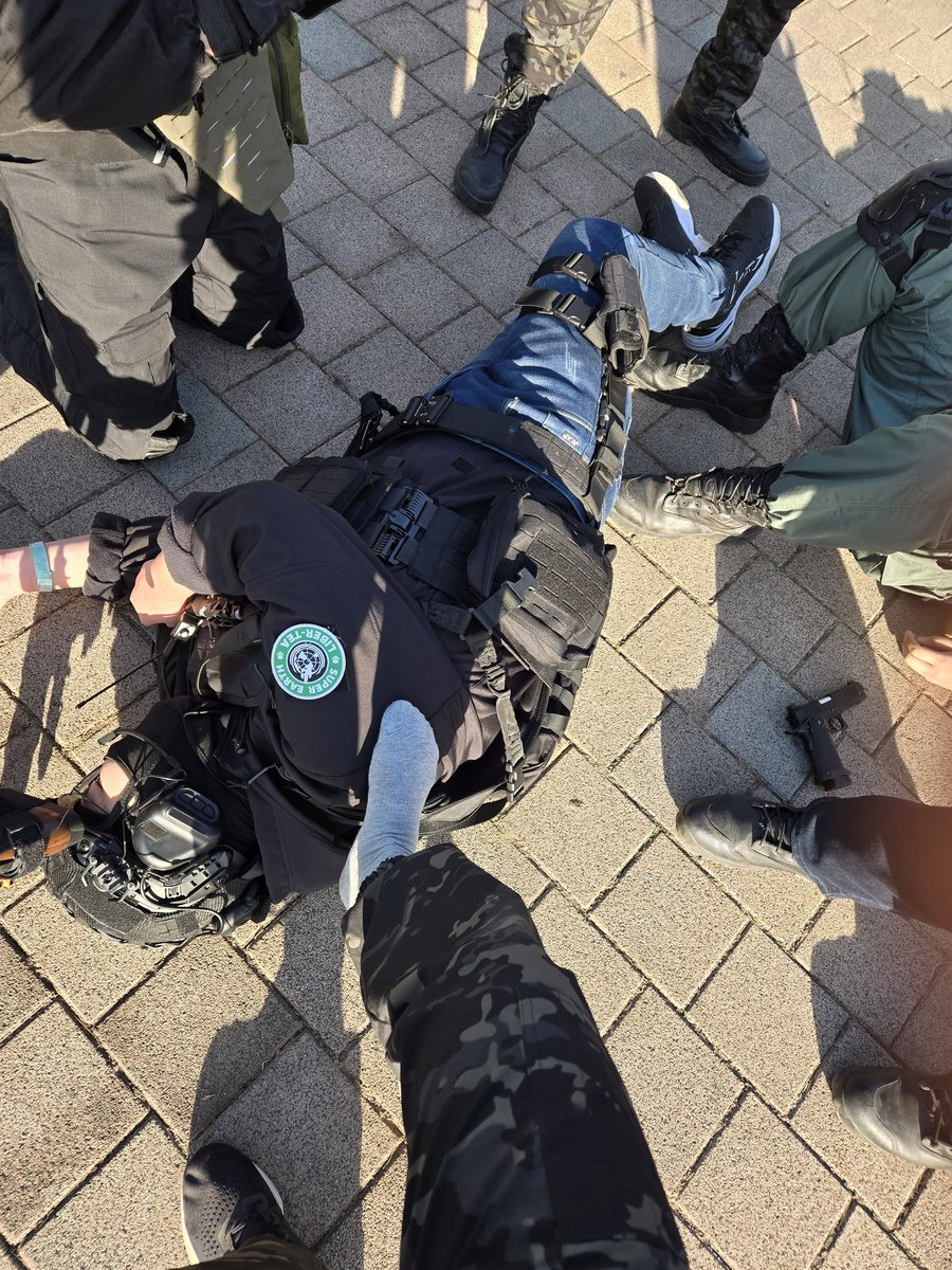 Run1392's tweet image. 아아 아프다고