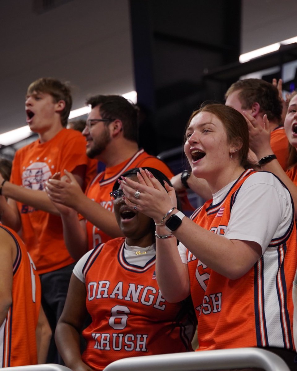 IlliniWBB's tweet photo. Our famILLy showed out today! 🔶🔷 https://t.co/ggurDX6NHO