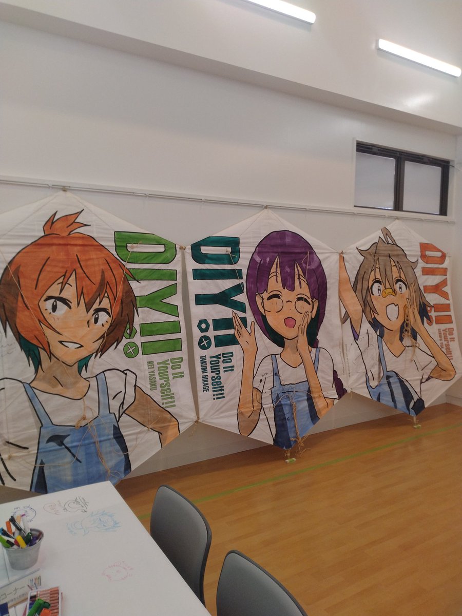 V2oqSaainro9qJh's tweet image. 三条市 #ほまれあ で開催されている #diyアニメ 展　
全員揃った凧を見るのは始めて
大きさやクオリティが素晴らしい✨
そして展示会のタイトル
『出会いに感謝…以下略』これが #DoItYourself!!よ👍️
