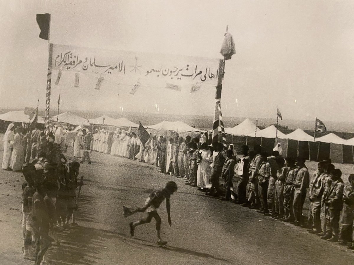 Adsd99's tweet photo. "زيارة الملك سلمان"
    لمحافظة مرات 1392هـ

كلمة أهالي مرات ألقاها نيابة عنهم حمد بن دعيج الدعيج

بسم الله الرحمن الرحيم
الحمد لله حمداً كثيراً طيباً مباركاً فيه  
وصلاةً وسلاماً دائمين على المصطفى المختار
 صاحب السمو الملكي الأمير سلمان بن عبد العزيز 
بمثلك يا سلمان ُ نزهو ونفخرُ
ونبلغُ ما نرجو فلا نتأخرُ
مضاءٌ ورأيٌ واهتمامٌ وقوةٌ
وعزم شباب ٍ لا يلين ويفتر ُ
مكارم ُ أحساب ٍ رضعتم لِبانَها
فكان لكم في العزّ وِرد ٌ ومصدر ُ

سيدي صاحب السمو
 أصحاب السعادة الوفد المرافق لسموه 

مع إطلالة هذا اليوم المبارك ومع إشراقة هذا الصباح السعيد اطلت علينا وجوهكم المشرقة بالأم�� الباسم المليئةُ بالرجاء العريض ، ولقد كان رجعُ الصدى لذلك هذا البشر الذي يغمر هذه الوجوه المحيطة بكم  وقد تهللت أساريرها عن فرحة غامرة وغبطة تامة ، كيف لا وقد أتحتم لأحبتكم أهالي مرات في هذا الصباح الباكر الجميل -والبركة في البكور- أتحتم لهم هذا اللقاء الخيّر العظيم  مع أشخاص نحبهم ويحبوننا.
ولطالما عاش أهالي مدينة مرات أمنيتهم الغالية بلقائهم مع سموكم وصحبكم الأكارم .

إنني ياصاحب السمو بإسم كافة أهالي مرات لأرحب بسموكم ويشرفنى أن أنقل لسموكم التحايا الطيبات والأماني العذاب التي تتردد على السنتهم معبرة عن صادق حبها وعظيم امتنانها وتقديرها لتشريفكم هذا ا��حفل المتواضع الذي لم يكن
الإعداد له في الواقع إلا وليد ساعات قلائل..
 ولنا يا صاحب السمو اكبر الأمل في سموكم في تحقيق ما وعدتمونا به من زيارة خاصة بهذه البلاد ليكتمل السرور وتزداد الفرحة بتكرر اللقاء..

 وإننا يا صاحب السمو حينما نحييكم ونرحب بكم فإنما نُحيّي في شخصكم  الكريم جلالة مولانا الوالد العظيم الفيصل المعظم ونُحيّي سمو ولي عهده المعظم واخوتكم الأماجد الكرام ، إذ أن بلقاءات سموكم مع أهالي هذه البلاد والبلاد الأخرى التابعة لإمارة منطقة الرياض دافعاً نبيلاً من الجميع في تفقد أحوالها والتعرف على احتياجاتها لدفع ركب نهضتها وتقدمها إلى الأمام.

يا صاحب السمو إن هذه البلاد لتدين بالولاء والجميل لجلالة والدكم المغفور له الملك عبد العزيز لما يوليها من أهمية بالغة فلطالما أنس بها - طيب الله ثراه - أنس بها الليالي والأيام في طريق ذهابه وإيابه من ا��رياض إلى الحجاز ولقد اخترنا لإقامة حفلنا هذا ، هذا المكان بالذات تجديداً لذكرى المغفور له الملك عبد العزيز - طيب الله ثراه - حيث كان يتخذ  -رحمه الله - من هذا المكان مقراً لإرتياحه وللقائه مع رجال شعبه من البادية والحاضرة.

وفي شخصكم الكريم وفي هذا اليوم المبارك يتجدد اللقاء وتتكرر الأفراح ، الأفراح التي تغمر جميع  مناطق هذه المملكة الفتية السعيدة بقيادة الرجل المحنك الفيصل العظيم ، الذي ما فتئ بترسم خطى والده بالعمل الجاد المثمر ، فهاهو فيصل الإسلام لا يقصر اهتمامه وأفضاله على بلاده التي طورها حق التطوير في مجال الدفاع والزراعة والمياه والمواصلات والشؤون الصحية والتعليمية وسائر مرافق الحياة الأخرى.

 ومن فضل الله فقد أرسى الفيصل العظيم دعائم النهضة القوية في هذه البلاد وشمل برعايته وعنايته وأفضاله البلاد العربية و البلاد الإسلامية جمعاء ومختلف الجمعيات والمنظمات الإسلامية في أوروبا وأمريكا حتى لقد أصبح بحق الأب الروحي لكافة المسلمين على وجه المعمورة.

يا صاحب السمو أن هذه البلاد لتفتخر بأنها قد كان لها شرف احتضان مشاريع والدكم المغفور له الأولية ، فقد تم تأسيس مركز البرق والبريد والمستوصف الصحي وغيرها من المؤسسات الحكومية منذ ما يقارب أربعين عاما ، وكانت بهذا أول بلد في الوشم تحظى بالمشاريع الحكومية ولا تزال ولله الحمد تتلقى المزيد من حكومتنا الرشيده ..

مرة أخرى اسمحوا لي يا صاحب السمو بأن اكرر شكري وتقديري وعظيم امتناني باسم كافة أهالي مدينة مرات على رعايتكم هذا الحفل المتواضع ، ونسأل الله تعالى أن يسعد أمتنا الإسلامية وبلدنا الكريم بطول حياة عاهلنا العظيم وولي عهده المحبوب وسائر أصحاب السمو الملكي الأمراء ورجال حكومتنا الرشيدة.
والسلام عليكم ورحمة الله وبركاته
