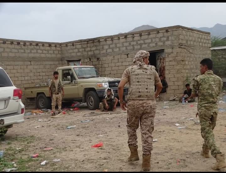 توقفوا عن الصراخ والعويل  كالنساء وهيا بناء للعمل ..

الوطن يشتي رجال في الميدان وليس بكايات خلف شاشات الجوالات..