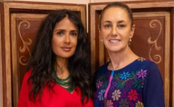 ¿Que estará pensando <a href="/salmahayek/">Salma Hayek</a> en estos momentos

Vente a México amiga aquí hay donde hagas tu película… se pone de pelos el pedo