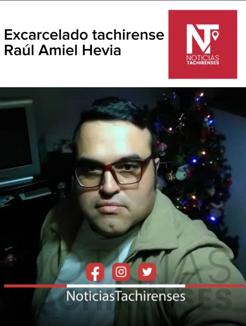 ReporteYa's tweet image. #22Feb #Táchira #Excarcelados 
@lorearraiz: El tachirense Raúl Amiel Hevia fue excarcelado.

Estuvo detenido por una confusión con su nombre y lo acusaron de unas publicaciones en redes sociales que nunca hizo.

Sus hijos, esposa y madre periodista lo esperan en Táchira.