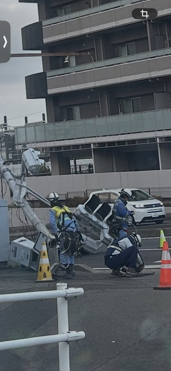 16号激混みだから何かと思いましたら信号機がブレイクダウンしているじゃありませんか笑🚥
何があったんだろうかヽ(；▽；)
#16号
#渋滞