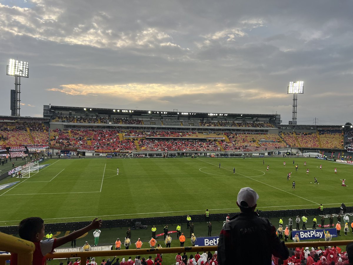 SoyMiguelParis's tweet image. ¡Dato oficial de asistencia en #SantaFe 🇮🇩 vs. #Junior  🦈, por la fecha 8 de la #LigaBetPlay 2026-I ⭐️!

🏟️Asistencia: 12.205

➡️ Información de @SantaFe