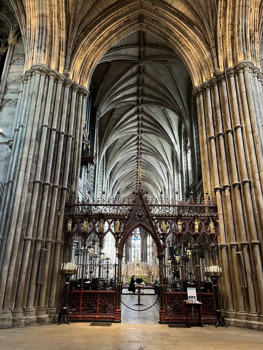 Barb_Drummond's tweet photo. #ScreenSunday #LichfieldCathedral https://t.co/kjWcFWXsmu