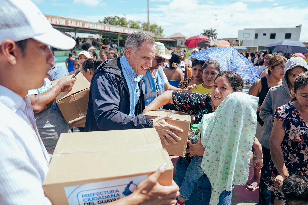 📍NOBOL

🚨Ante la alerta roja por las lluvias, como Prefectura del Guayas nos movilizamos de inmediato a los puntos críticos de la provincia.

Hoy, en Petrillo, en el sector La Primavera, entregamos Kits de Asistencia Humanitaria a más de 300 familias que, frente a las intensas
