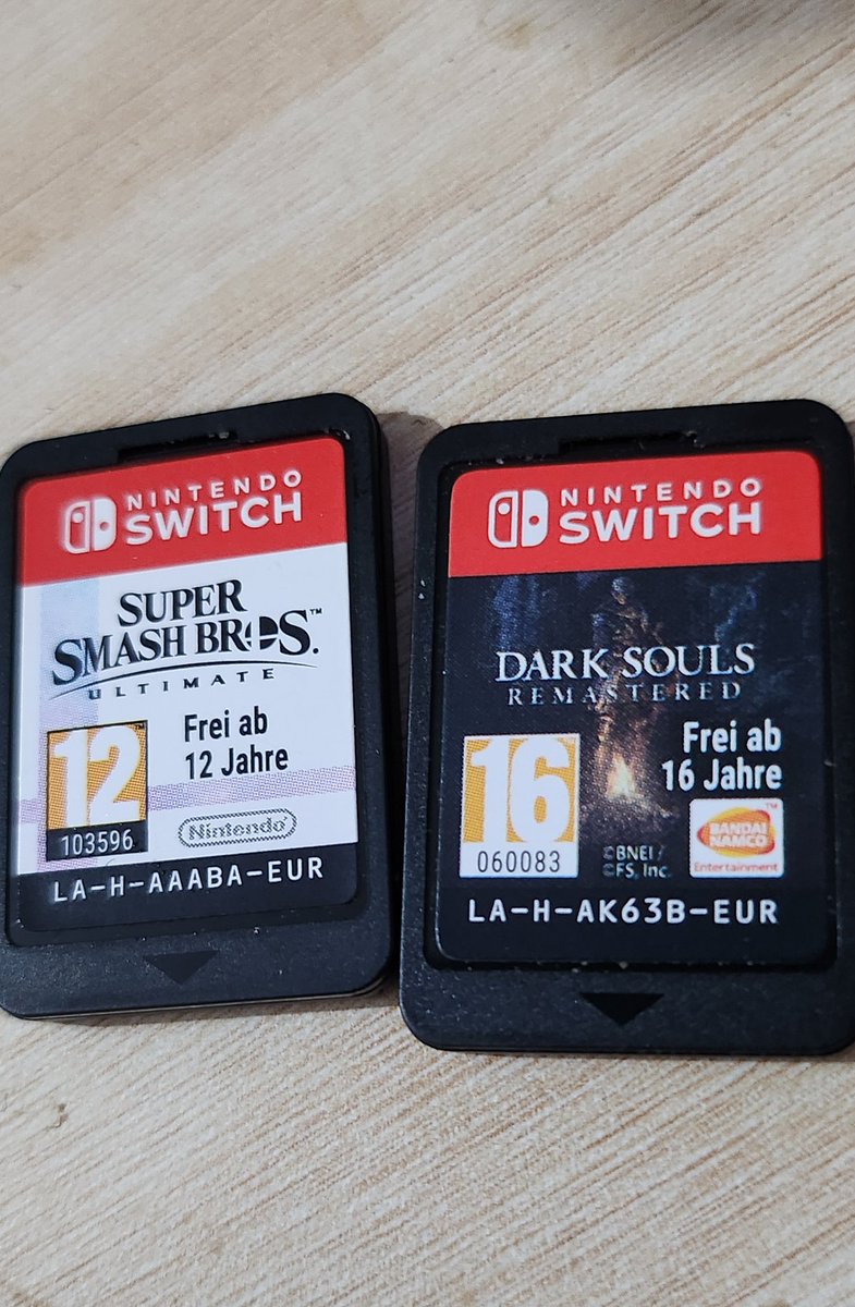 Sayın bakanım aldığımız oyunlar ve kullandığımız platformlar da bahsettiğiniz sistemler mevcut. Kullandığımız platformlara değil, duyarsız ilgisiz ebeveynlere sistem getirilmeli. Dolayısı ile yasayı geri çekmeli yada yenilemelisiniz.
#OyunVeSanataDokunma
#OYUNUMADOKUNMA