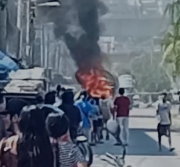 AcapulcoTrends_'s tweet photo. Tras el operativo en donde abatieron a Nemesio Oseguera "El Mencho", en Acapulco se han registrado la quema de vehículos.

Urbano en La Cima
Trailer en La Venta
Urvan en Mozimba
Camioneta pasajera en Bulevar Vicente Guerrero. https://t.co/7QqYbuvxrB