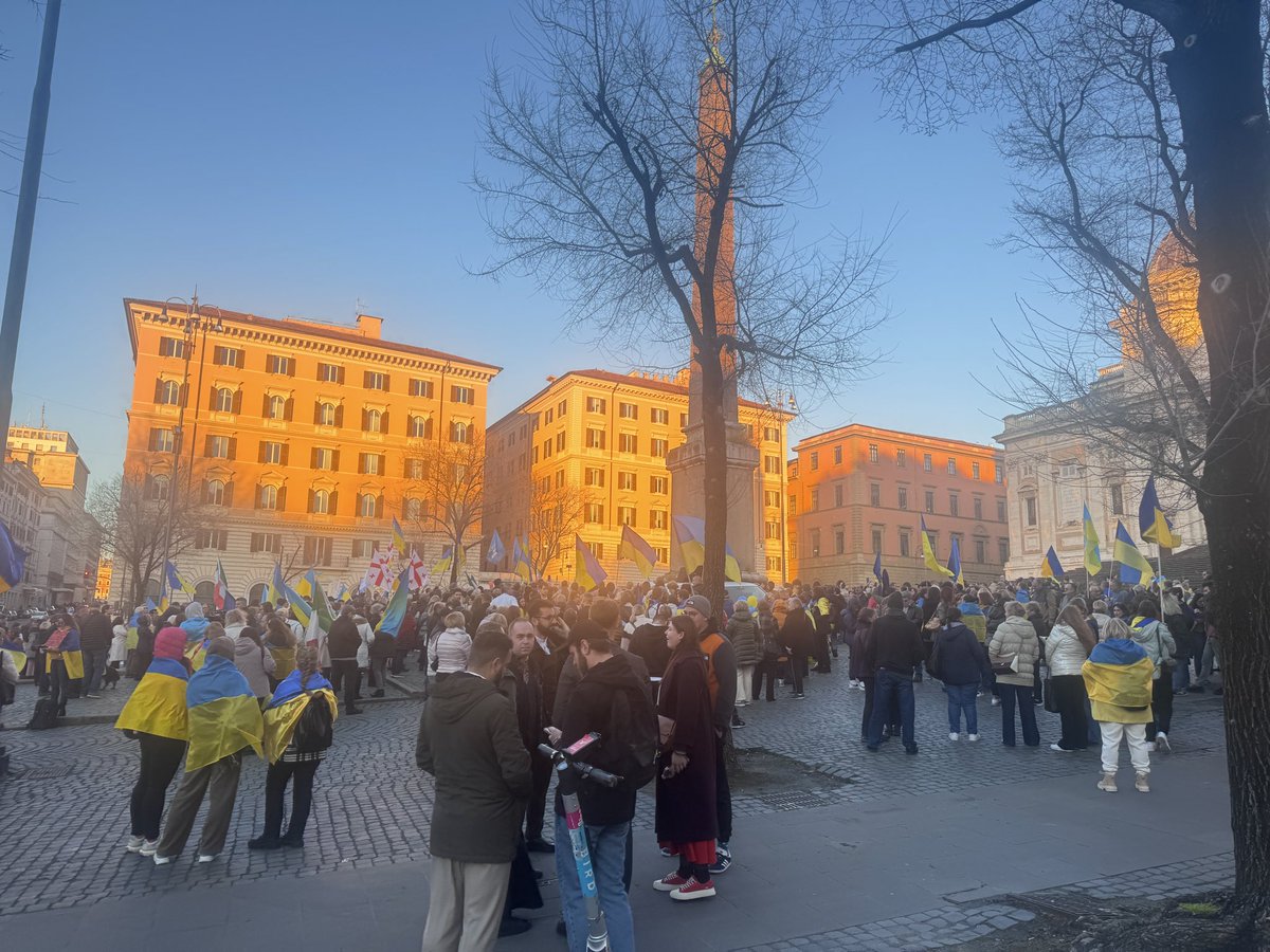 NonaMikhelidze's tweet photo. Oggi a Roma il corteo per l’Ucraina! https://t.co/cZ2xDIcecT