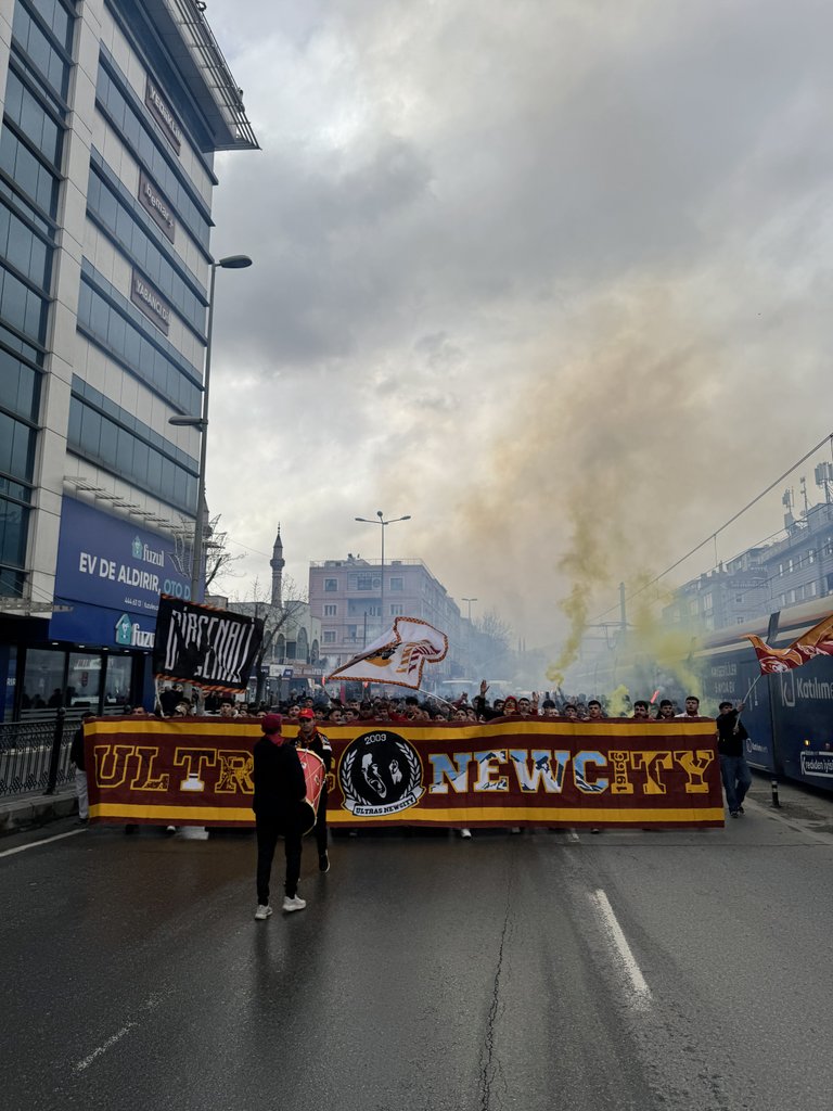 ultrasnewcity's tweet photo. Bu şehrin rengiyiz! 🟨 @KayserisporFK @KapaliKale https://t.co/YdWa76Harp