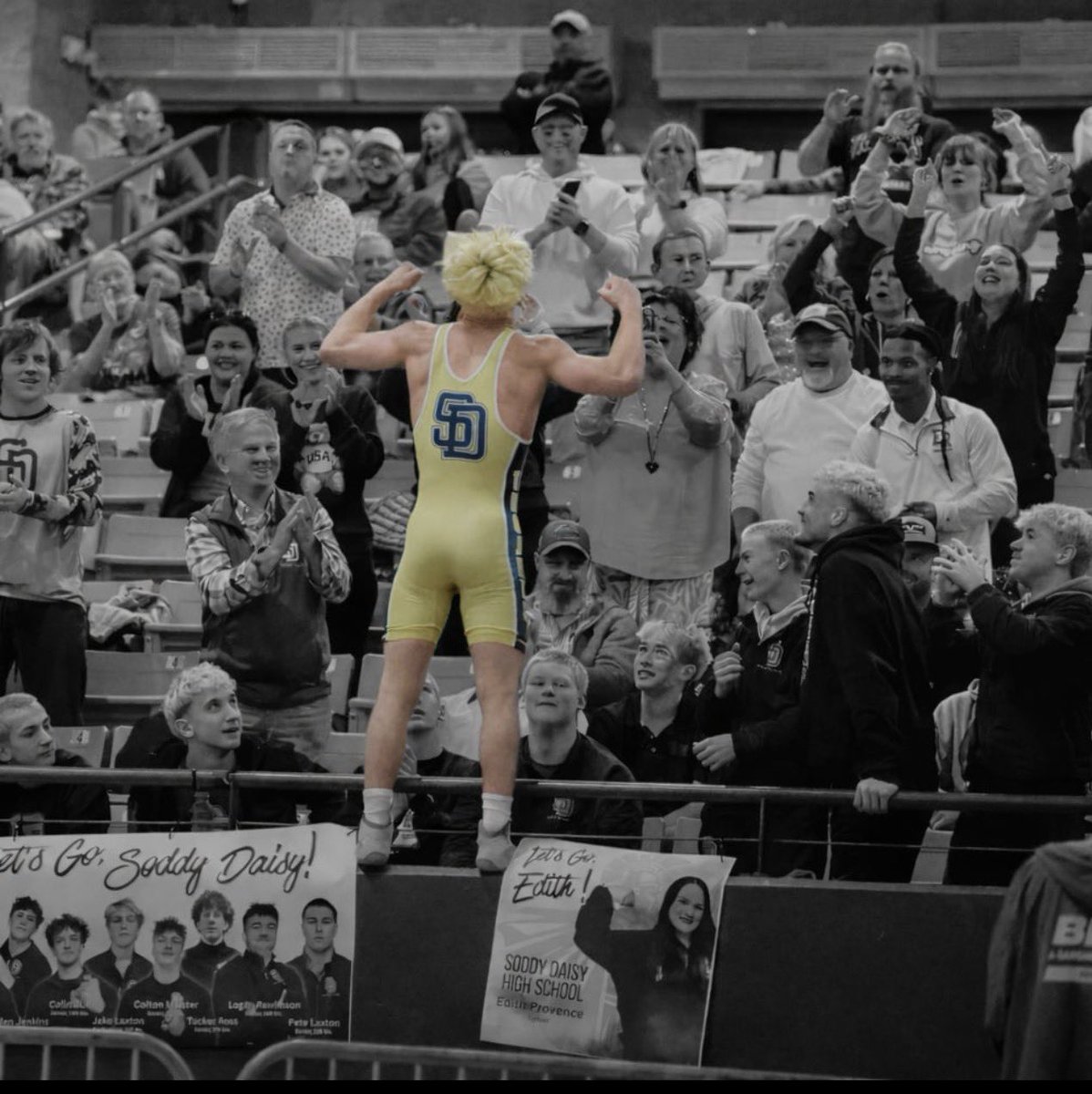 sdathletics's tweet photo. Inject this into our veins!!! #MenOfTroy #ThisIsWhy
(Photo credit goes to SDHS Sr Colton Hensley) https://t.co/QTq5X9JTWQ