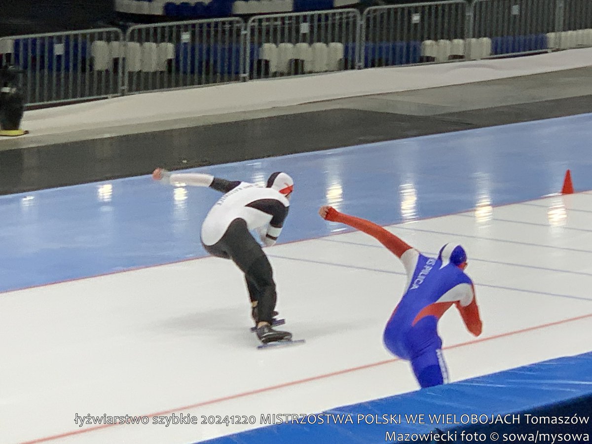 na tym torze dopracował się medalowej formy
facebook.com/photo.php?fbid… 
dwukrotny medalista igrzysk Mediolan-Cortina 2026
eurosport.tvn24.pl/lyzwiarstwo-sz…