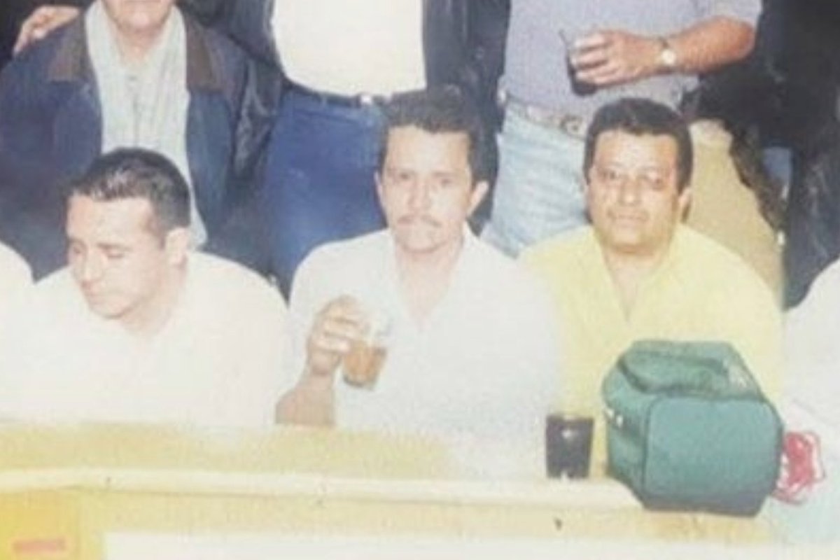 El Gobierno de México abate al "El Mencho".
Cuidado, hay reacciones violentas de la delincuencia organizada en todo Jalisco.