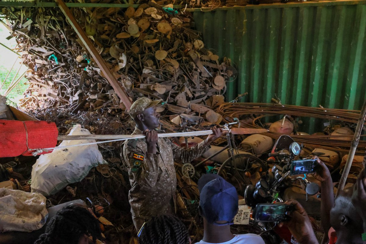 amu_ronald's tweet photo. Confiscated wire snares, traps, spears, motorbikes &amp; among others tell a story — one of relentless effort to protect Uganda’s wildlife.

Through intensified patrols &amp; law enforcement operations, UWA continues to dismantle illegal hunting networks that threaten our flora and fauna https://t.co/bpnDFtTCQq
