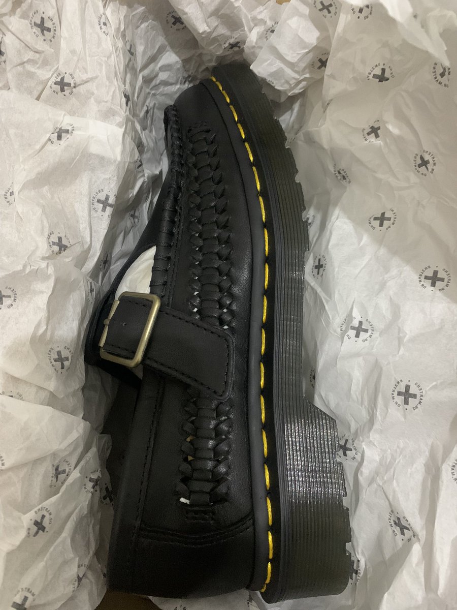 dinanuneno's tweet photo. @txtdarionlshop [WTS] Dr. Martens Adrian T Bar Unisex Loafers - Black, size 39 EU, BNIB (brand new in box)

Price 2.2 https://t.co/RZRSt2AcSy