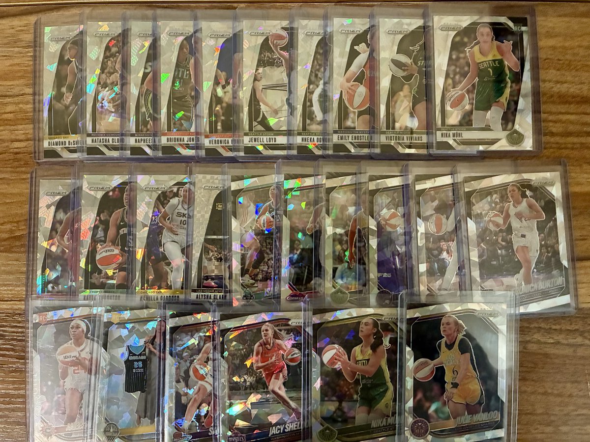 OneTimeRips's tweet image. X I need to make some room!!! Anyone interested in this 106 card WNBA color lot? All color with 24 of them being the WNBA logo parallel! $90 shipped and Venmo. 

Repost greatly appreciated 🙏!