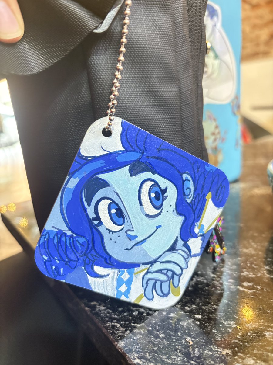 Convertimos a Frankelda y Herneval en llaveritos hechos a mano 😉 💙❤️✨