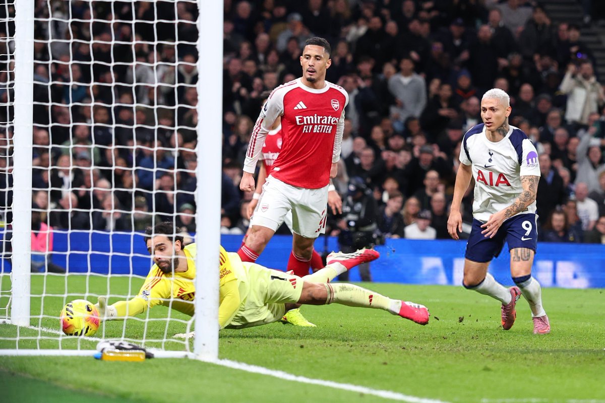 💡

هل ديفيد رايا هو أفضل حارس في البريميرليغ؟ 🧐 👀