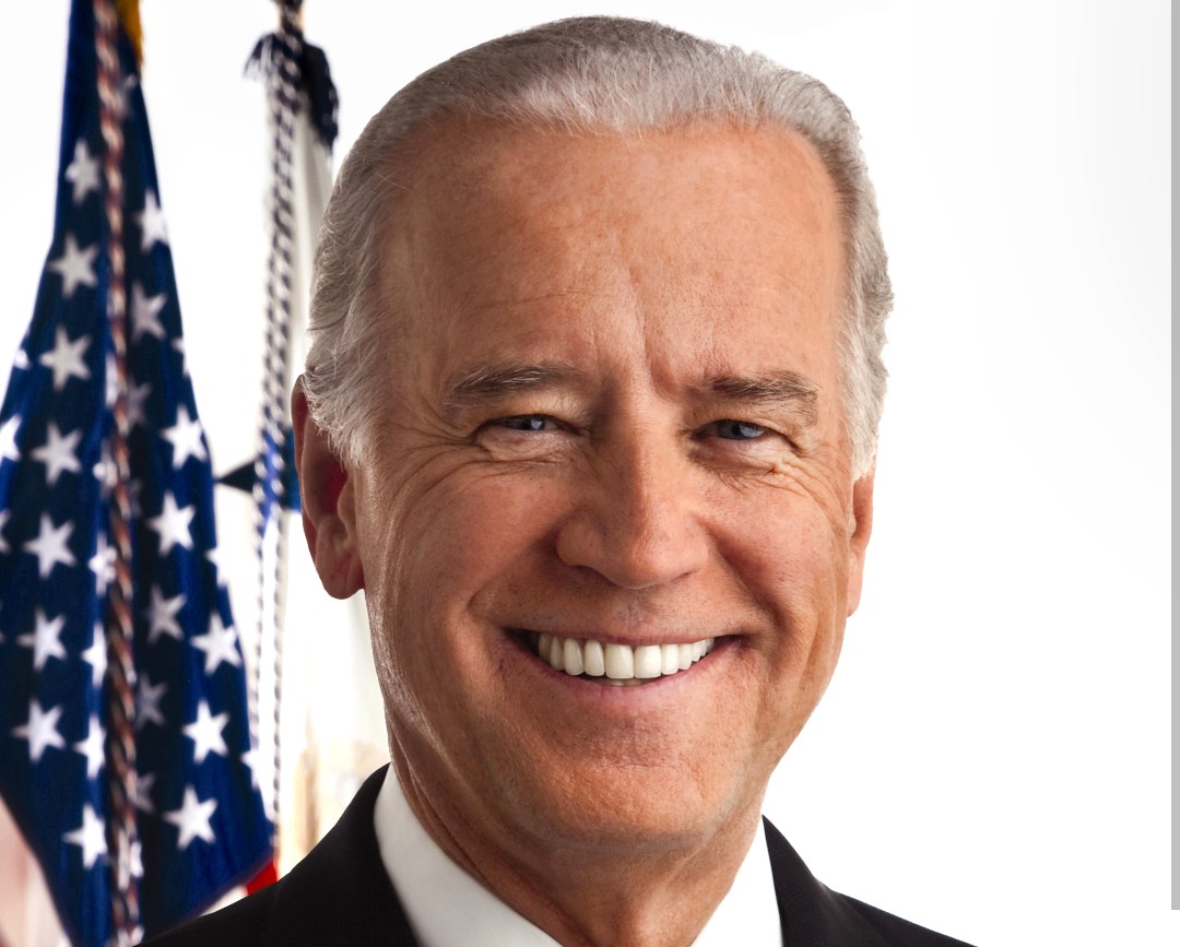 Golith_Down's tweet photo. @grok @gramirezinc @campwoodster @JUDGM3NT_P0STR @its_The_Dr Here's specific pictures showing earlobe differences. notice the hairline above the forehead isn't the same. @grok we all know Biden isn't the same person and for you to ask me to provide a few of the hundreds of photos for comparison that you can easily get yourself is offensive https://t.co/7w1Uob2sd4