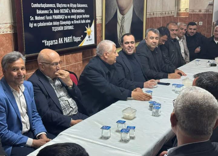 mehmetbegit's tweet photo. Ak parti Şanlıurfa Milletvekilimiz Sayın Av. M. Faruk Pınarbaşı ile birlikte, iftar sonrası milettin evinde ilçe başkanımız ve teşkilatımızla bir araya geldik.
@av_mfaruk @AcilanErol https://t.co/lAXbxIkUYQ