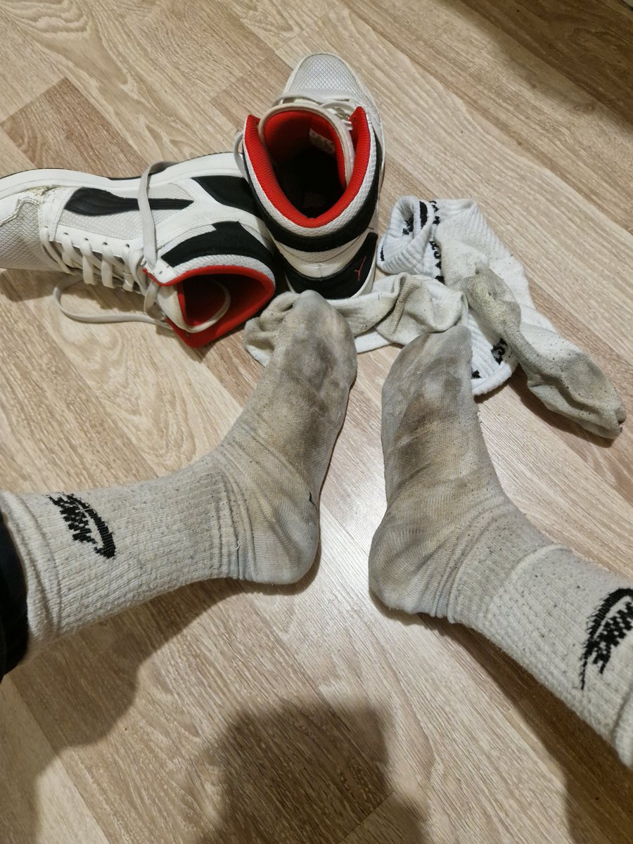 SlaveDavidPl's tweet photo. These socks are completely destroying my brain

#dirtysocks #smellysocks #gaysockfetish #whitesocks #socksfetish https://t.co/8oFBBsYk8U
